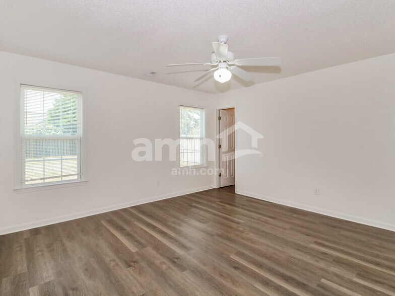 Building Photo - 7236 Walking Horse Ct