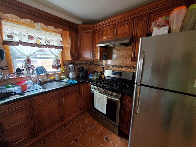 Building Photo - 7805 Park Ave