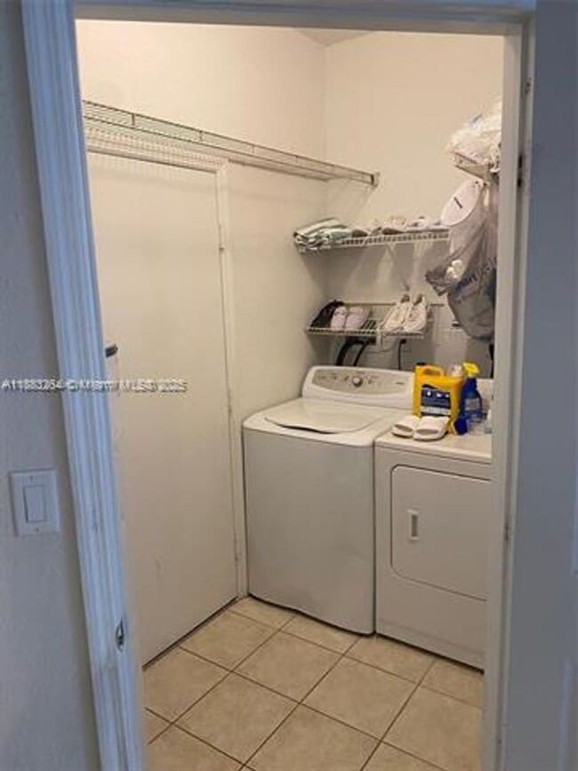 Building Photo - 2106 NE 40th Ave