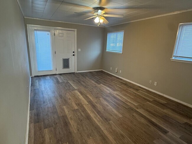 Building Photo - Charming 3-Bedroom Home in Convenient Tulsa Location