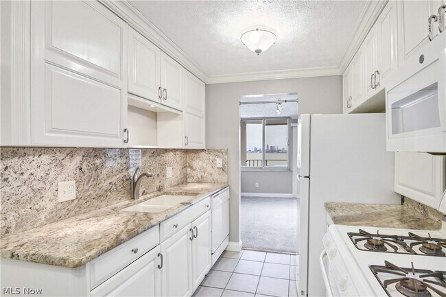 Building Photo - 12900 Lake Ave