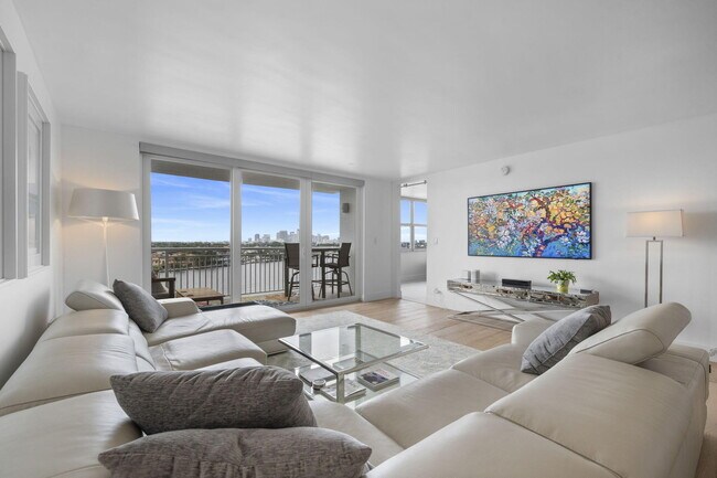 Building Photo - 511 Bayshore Dr