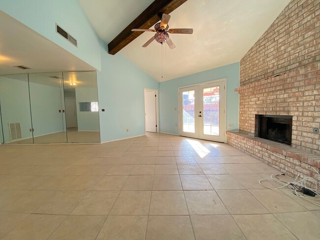 Building Photo - West El Paso 3 bed refrig A/C Home