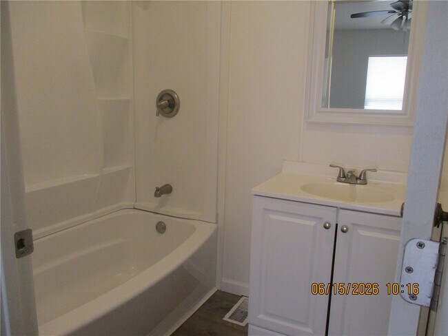 Building Photo - 569 Harbor Dr