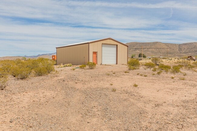 Building Photo - Home with Amazing Vews!