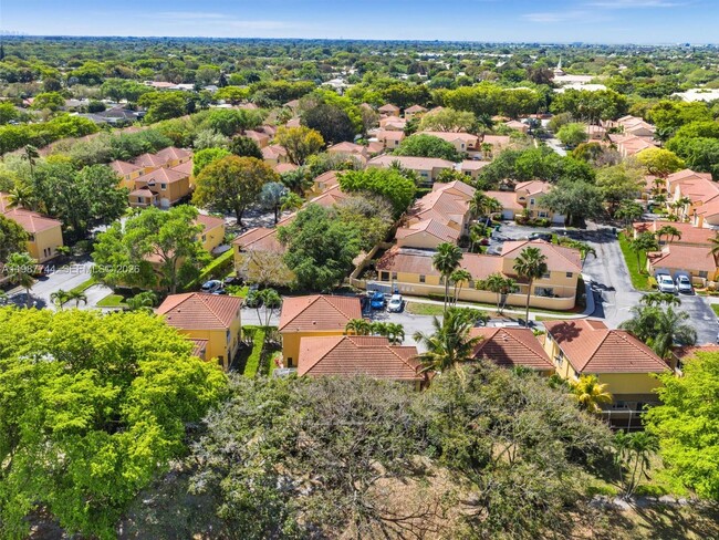 Building Photo - 11407 Lakeview Dr