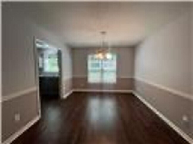 Building Photo - Beautiful Single-Family 3BR Cozy Home
