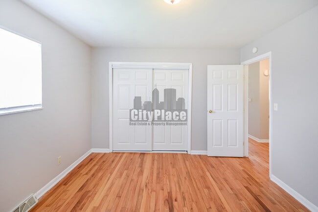 Building Photo - 1213 Taylor Dr E