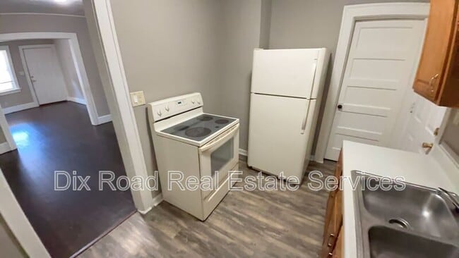 Building Photo - 306 Hudson Ave