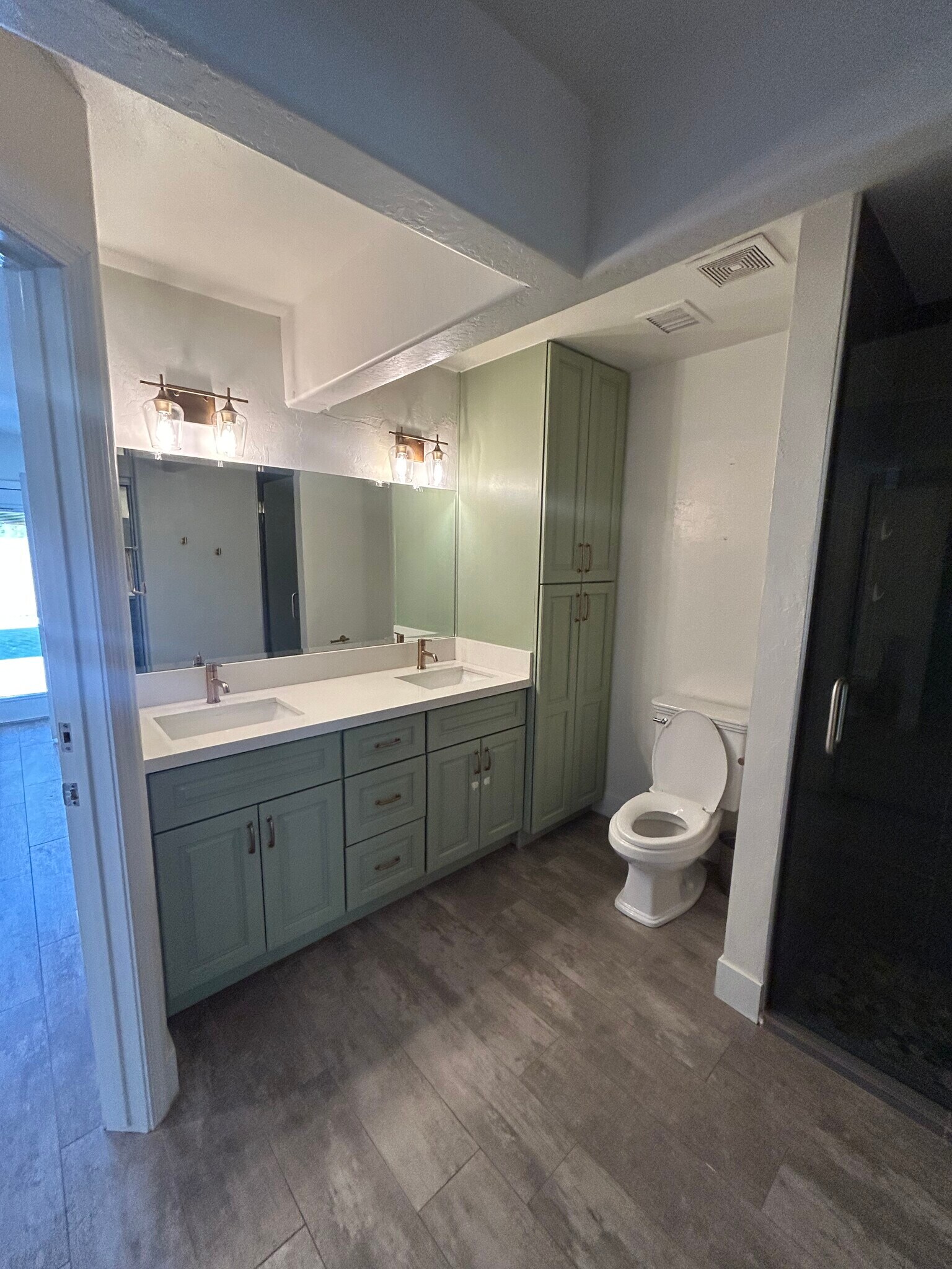 Primary Bath w/ New Cabinetry, Quartz Counters - 8226 E Mitchell Dr