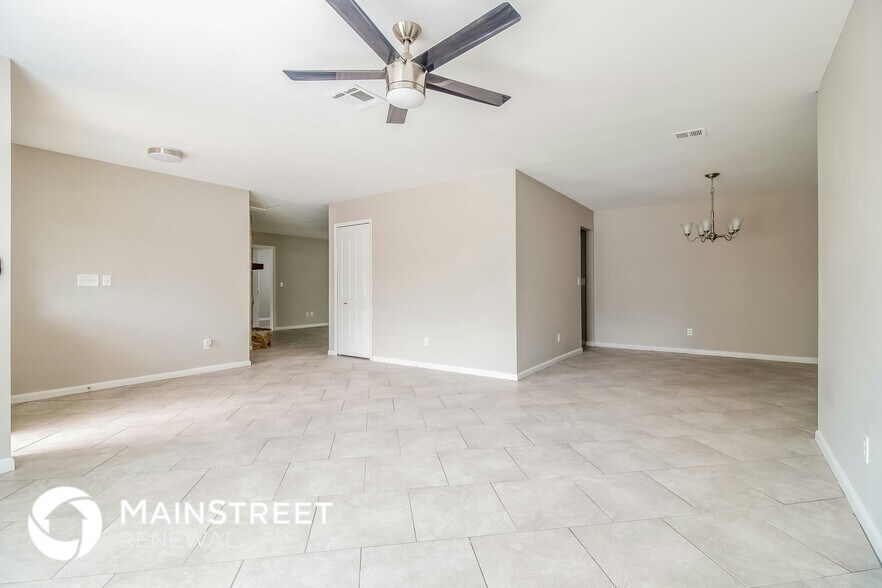 Building Photo - 822 Black Knight Dr