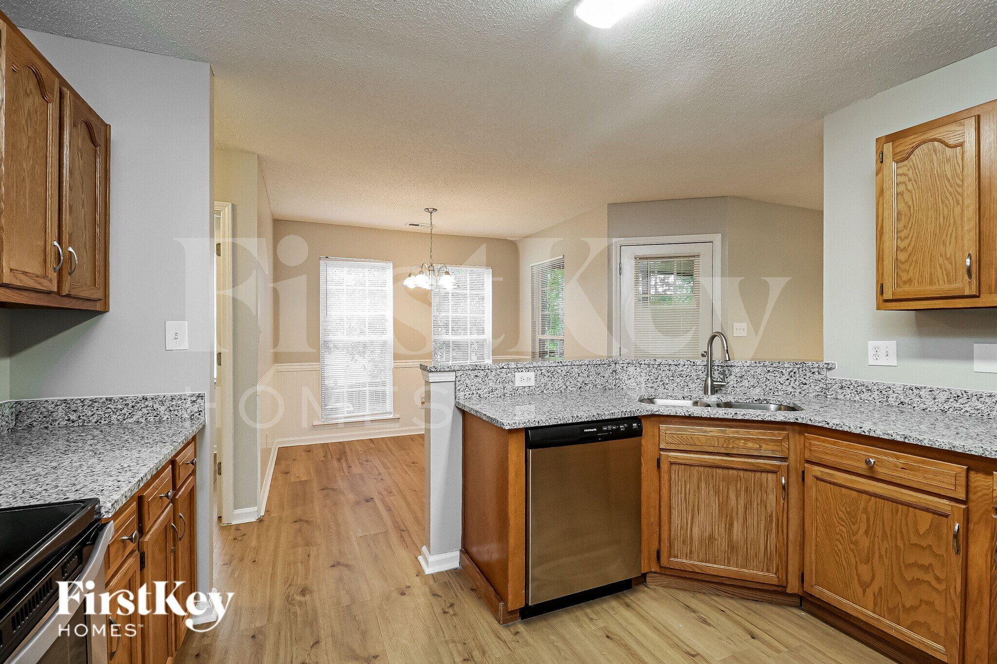 Building Photo - 3235 Leicester Dr