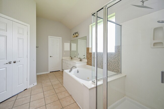Building Photo - 7006 Kendall Lake Ct
