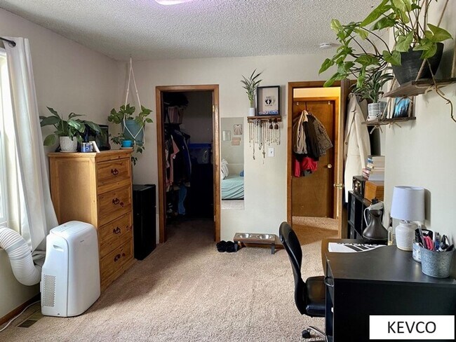 Building Photo - 411 Garfield St