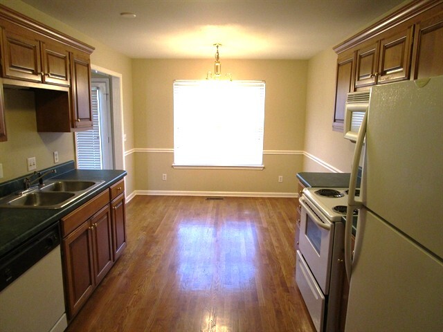 Building Photo - 2905 Runnymeade Dr