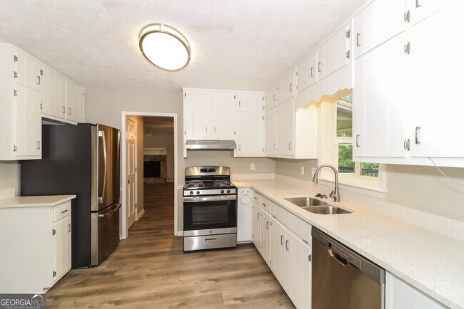 Building Photo - 3070 Revere Cir