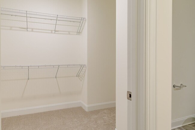 Building Photo - Brand new Luxurious 3 bedroom 3 bath + LOFT townhouse in Stone Gate community High Point. Master ...