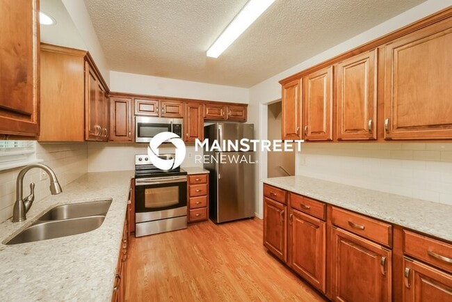 Building Photo - 3 Bedroom Pet-Friendly Home in Independence, MO with Main Street Renewal