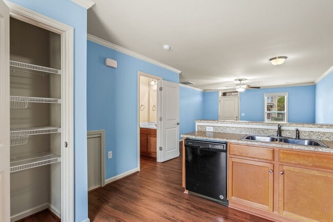 Building Photo - 404 Sullivan Loop Rd