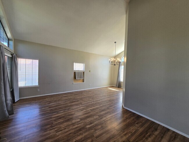 Building Photo - 39354 Longhorn Ct