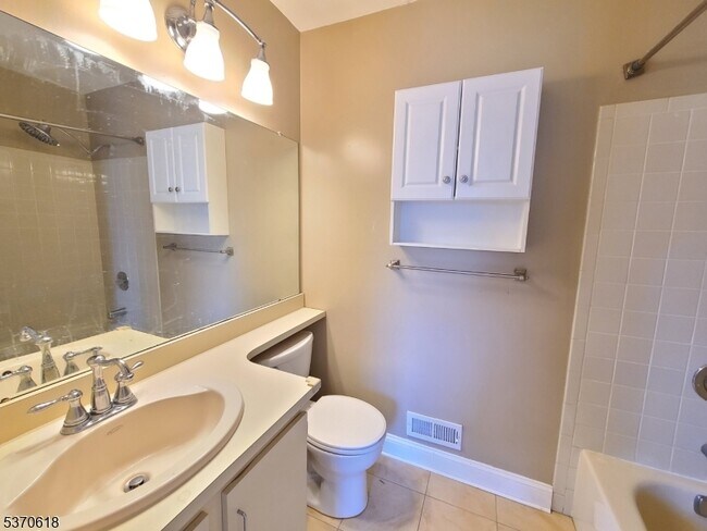 Building Photo - 3705 Pinhorn Dr