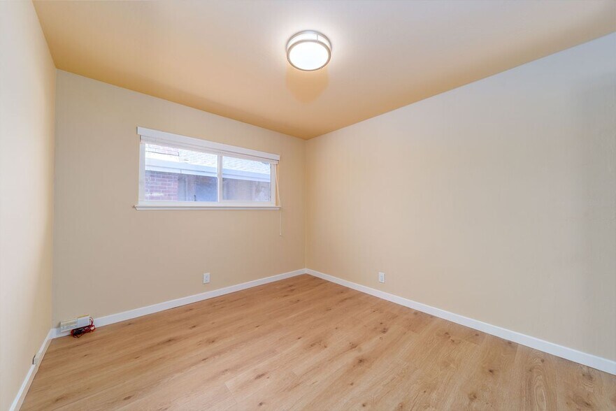 Building Photo - 877 Miller Ave