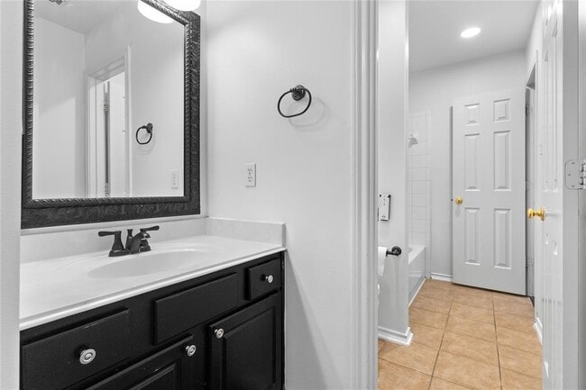 Building Photo - 15323 Redbud Berry Way