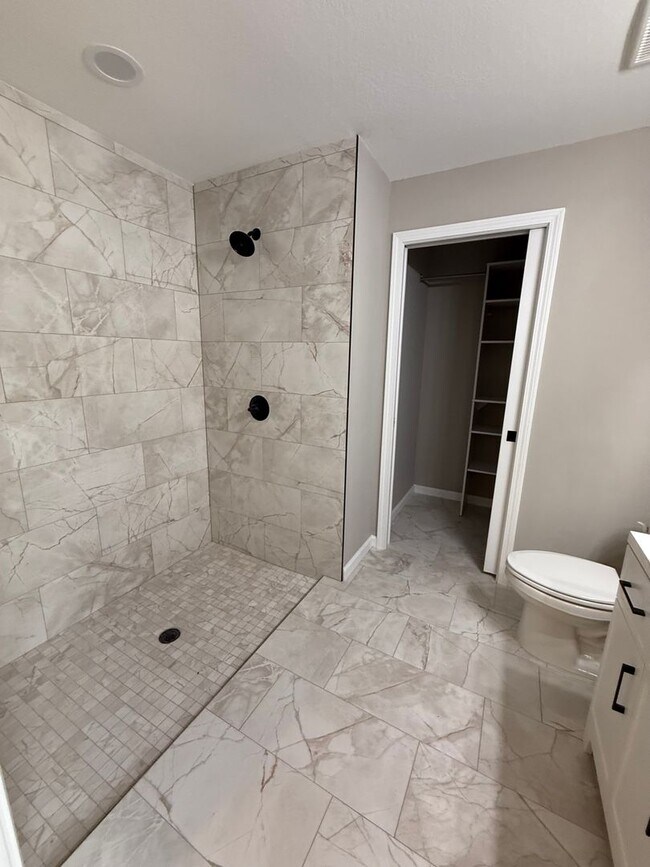 Building Photo - 277 Oak Ln Cir