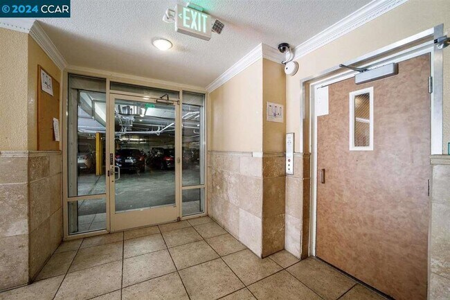 Building Photo - 66 Fairmount Ave