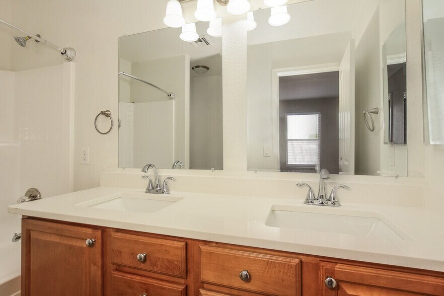 Building Photo - 9650 W Payson Rd