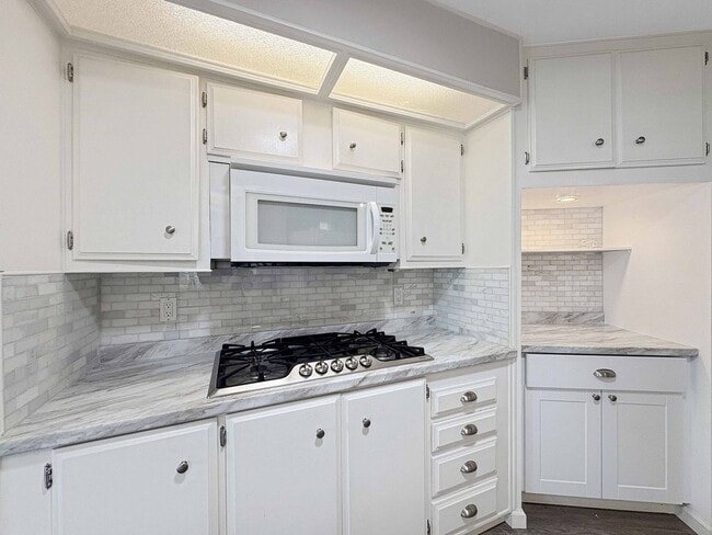 Building Photo - Spacious 2BR/2BA Home for Rent in 55+ Comm...