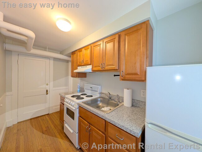 Building Photo - 156-158 Summer St Unit #B2