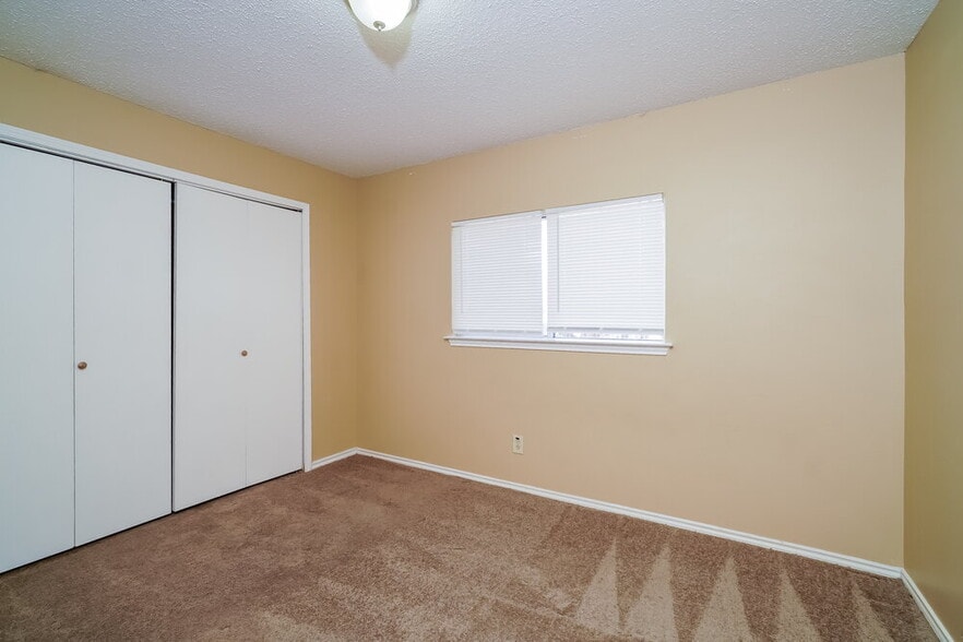 Building Photo - 6942 Saharastone Dr