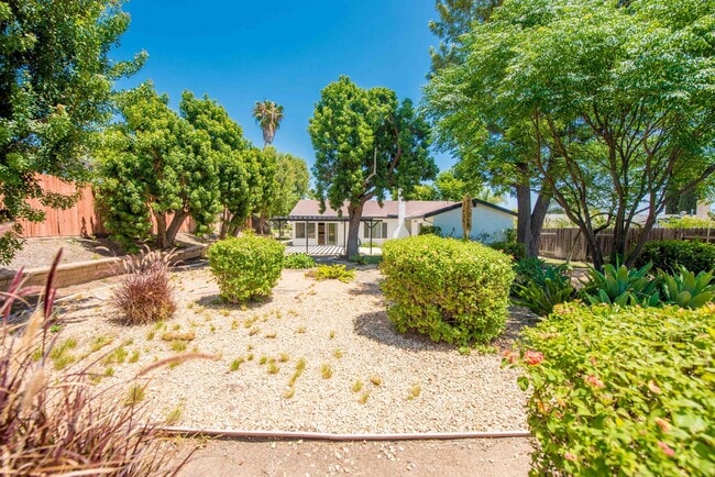 Building Photo - Spacious 4 Bedroom Home in Quiet Yorba Linda Neighborhood