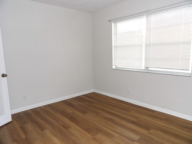 Building Photo - 1638 Embassy Dr