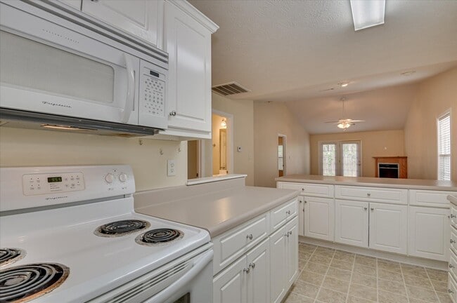 Building Photo - 8035 Reagan Cir