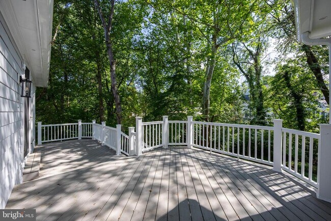Building Photo - 221 Spring Race Ct