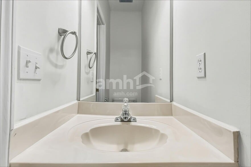 Building Photo - 5633 Michaelson Dr