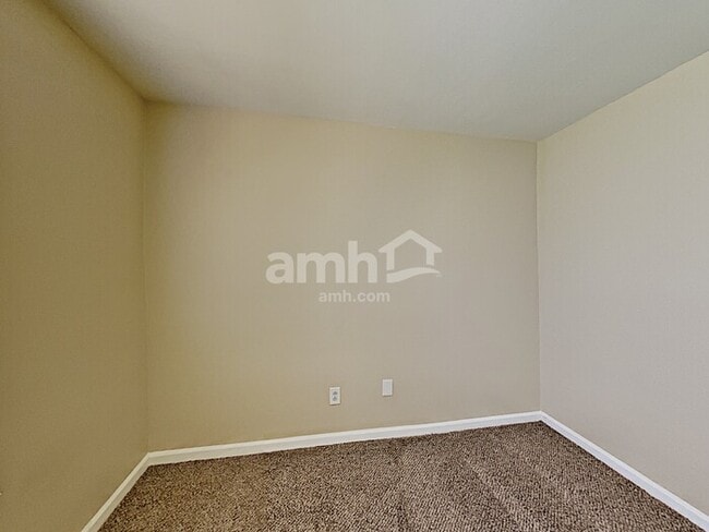 Building Photo - 2581 Douglas Ln