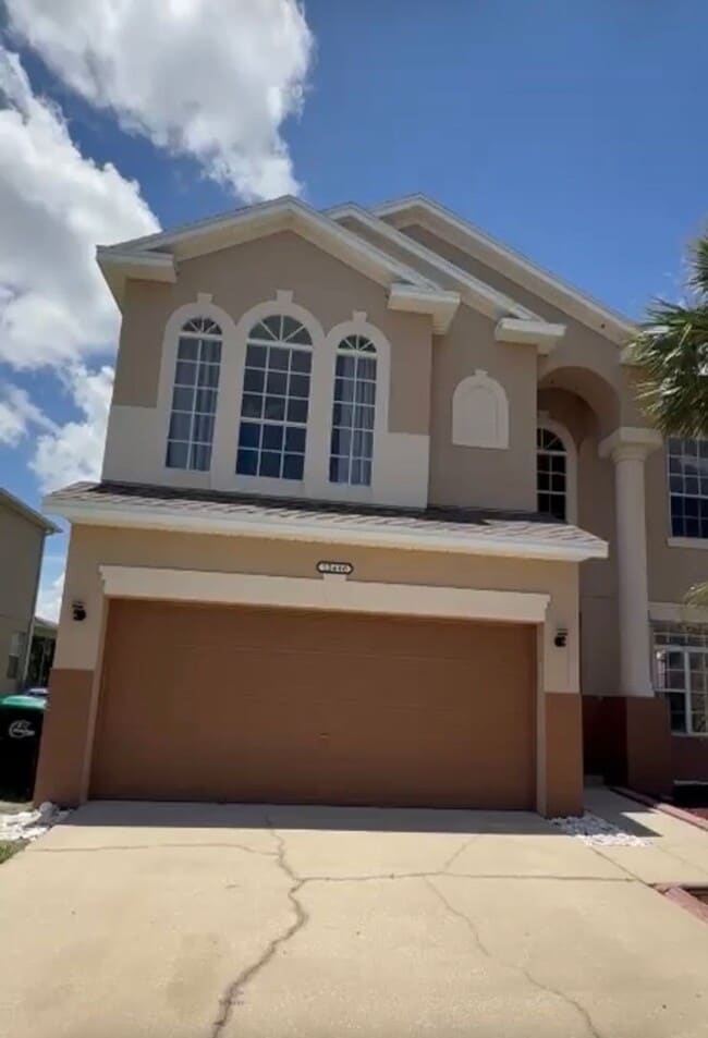Building Photo - 5 bedroom, 3.5 bath Pool Home