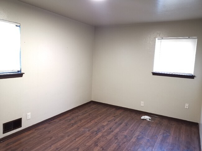 Building Photo - 7919 W Bender Ave