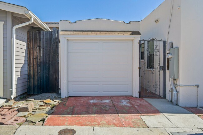 Building Photo - Move In Special!!  Elevated Golden Hill 2BR with Southwesterly Views with A/C & Detached Garage
