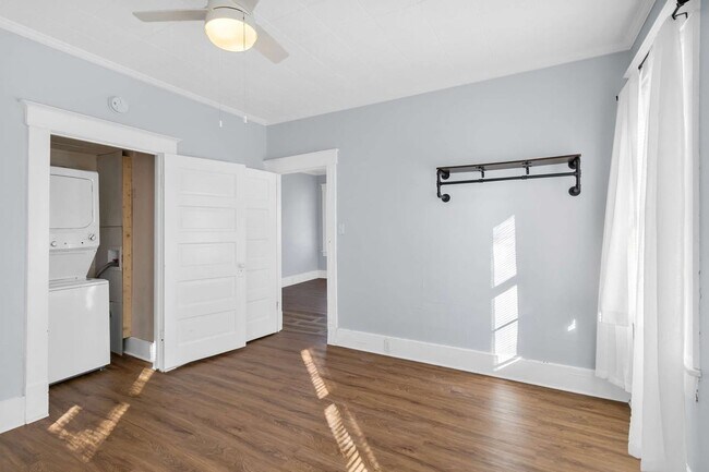 Building Photo - 1235 E 50th St