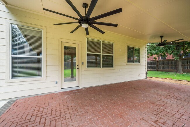 Building Photo - Executive Greenshire Living in Schertz, TX...