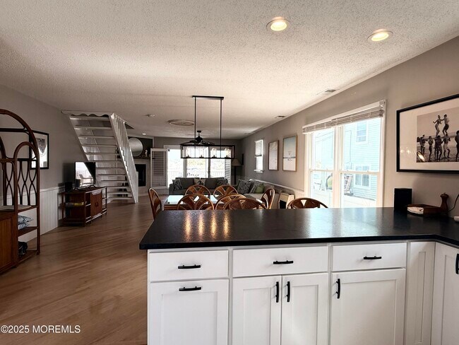 Building Photo - 1109 N Ocean Ave