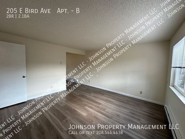 Building Photo - 205 E Bird Ave