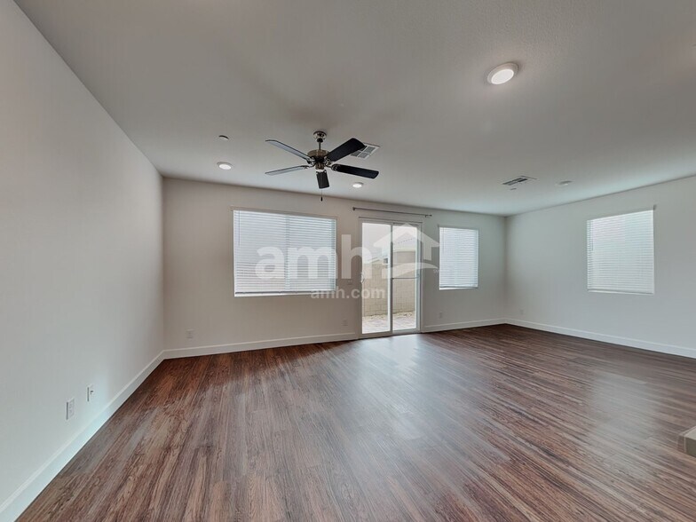 Building Photo - 3328 Blodwen St