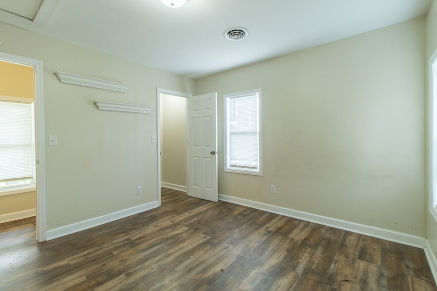 Building Photo - 795 Blaze Rd