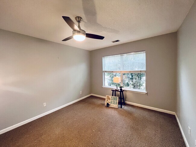Building Photo - 449 Gardners Cir