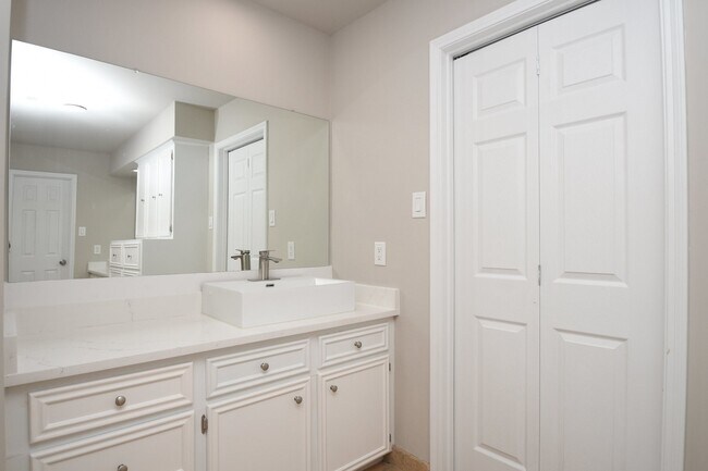 Building Photo - 1526 Barraud Ct